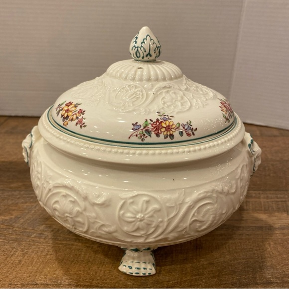 Wedgwood Etruria England “Patrician” Covered Tureen Paw Feet Stunning - Picture 6 of 15